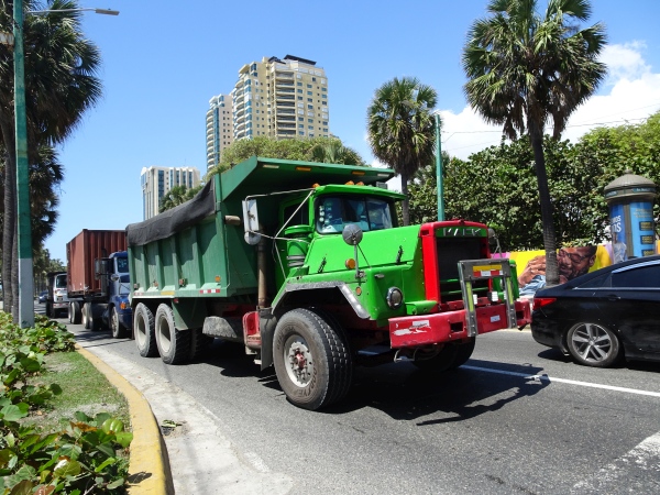 Mack DM800 / RD800 trucks