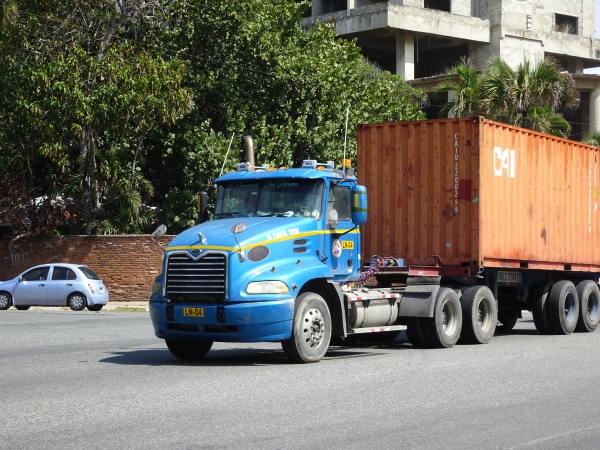 Mack Pinnacle / Vision truck & Container